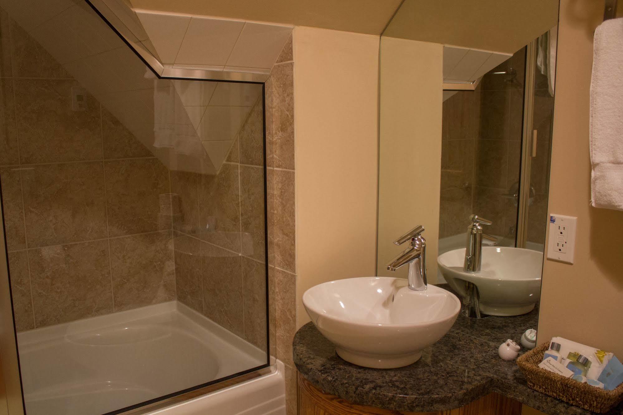 Genelle House B&B Guest House Ngoại thất bức ảnh